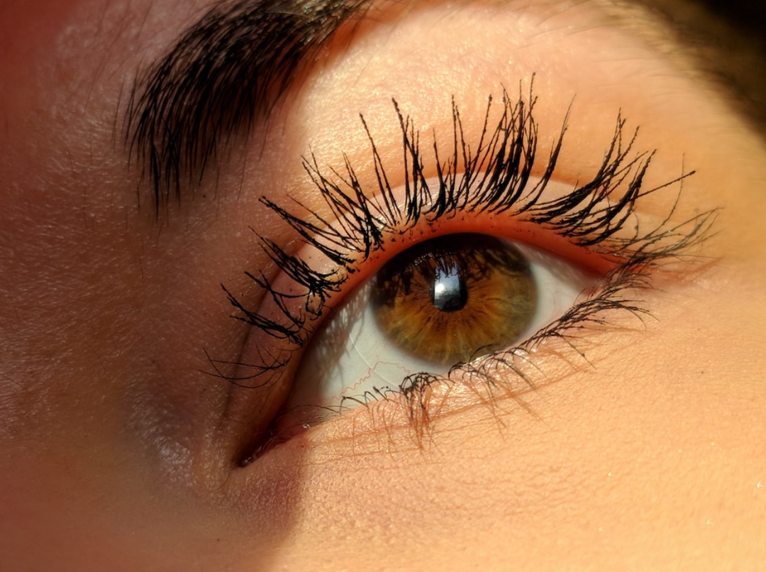 Unlock Longer, Stronger Lashes with Castor Oil!